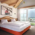 Hotel Garni Pinzgau, Relax & Lifestyle Bed & Breakfast 4*