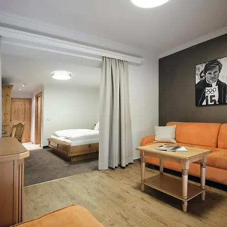 فندق مبيت وإفطار Garni Pinzgau, Fabian Huettl 4*