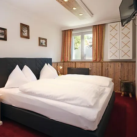 Garni Pinzgau, Bernd Hüttl 3*