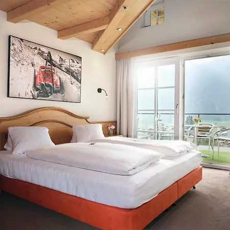 Garni Pinzgau, Fabian Huettl فندق مبيت وإفطار 4*