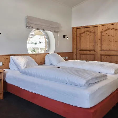 Frühstückspension Garni Pinzgau, Bernd Hüttl 4*