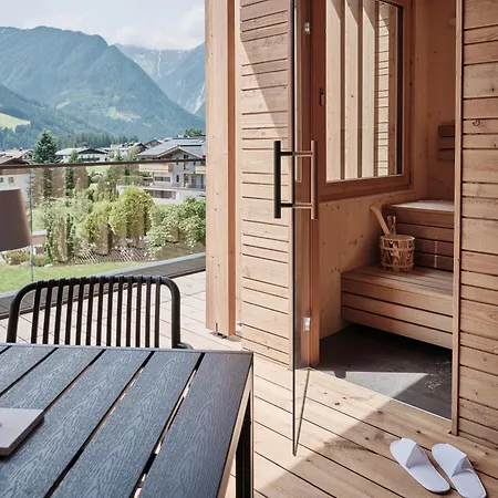 Garni Pinzgau, Fabian Huettl 4*