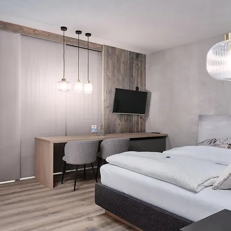 فندق مبيت وإفطار Garni Pinzgau, Fabian Huettl 4*