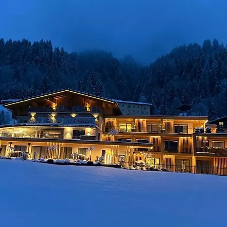 Garni Pinzgau, Fabian Huettl 4*