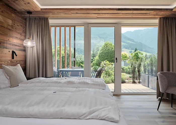 Hotel Garni Pinzgau, Relax & Lifestyle ベッド・アンド・ブレックファスト 4*
